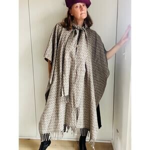Vintage Gray Patterned Cape